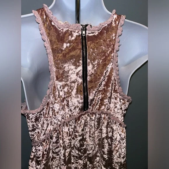 (S) POL Velvet Top - Picture 2 of 4